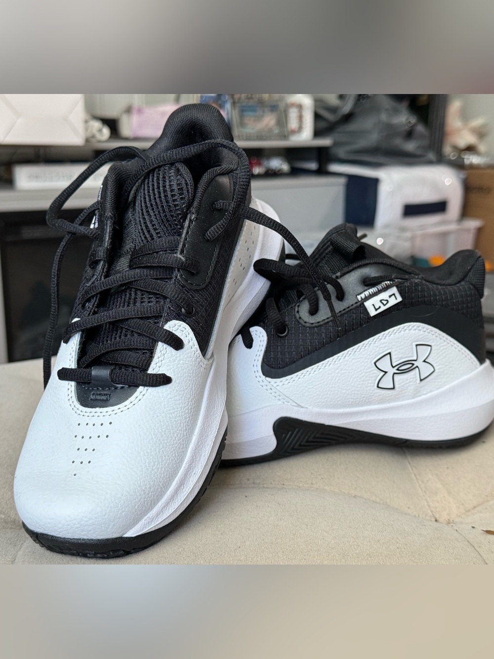 Under Armour Kids Black and White Sneakers LD7 *BRAND NEW* no box